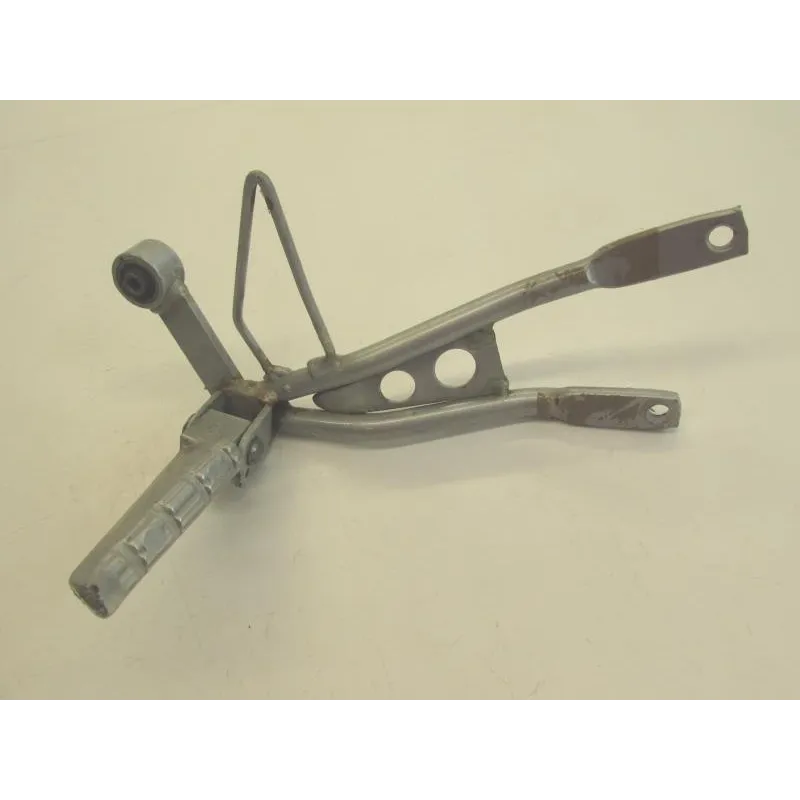 Platine et repose pieds arriere droit PEUGEOT XR6 50 2000-2003