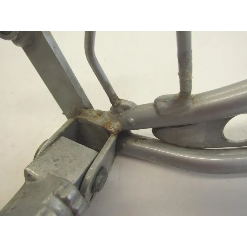 Platine et repose pieds arriere droit PEUGEOT XR6 50 2000-2003