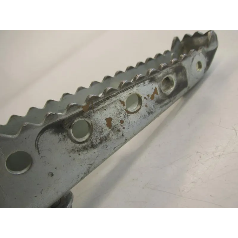 Repose pieds avant gauche SMC RAM 250 2004-2005