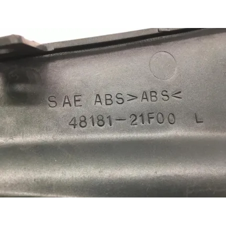 Cache lateral gauche SUZUKI UC 125 1999-2003 EPICURO