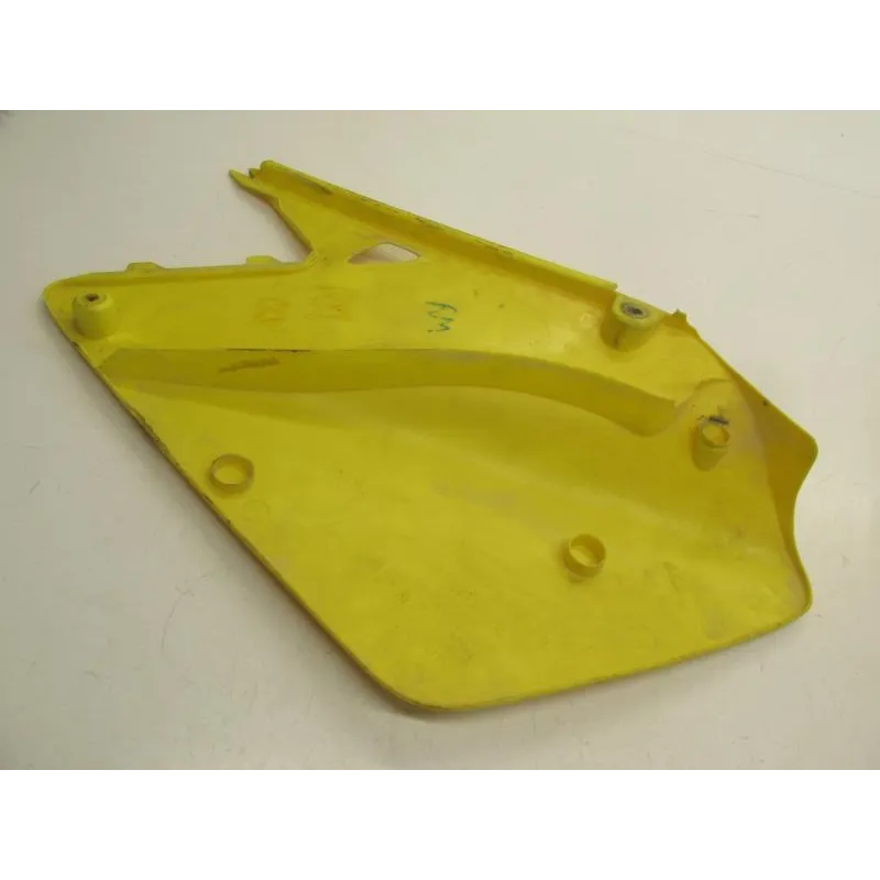 Cache carenage sous selle droit SUZUKI RM 125 2001-2006