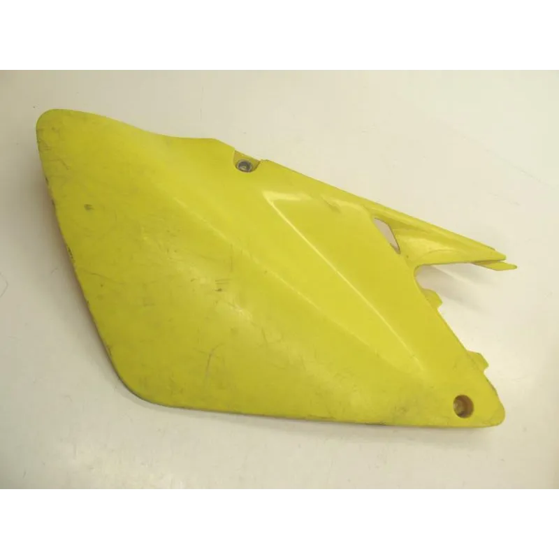 Cache carenage sous selle droit SUZUKI RM 125 2001-2006