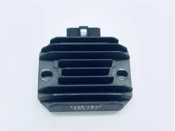 Regulateur charge batterie PIAGGIO VESPA GTS 125 2007-2012