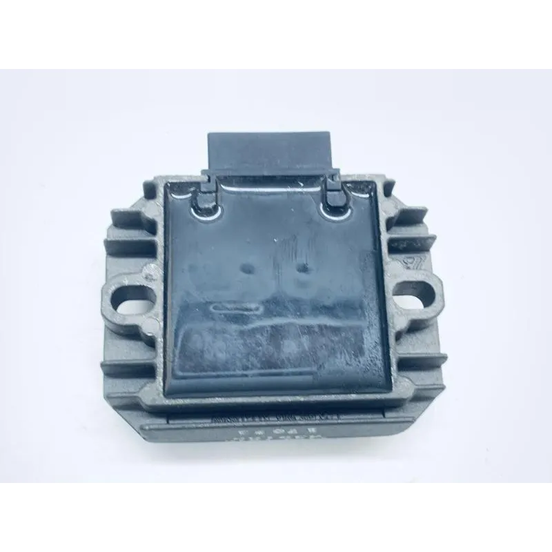 Regulateur charge batterie PIAGGIO VESPA GTS 125 2007-2012