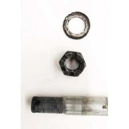 Axe de roue arriere KAWASAKI Z 750 2004-2006
