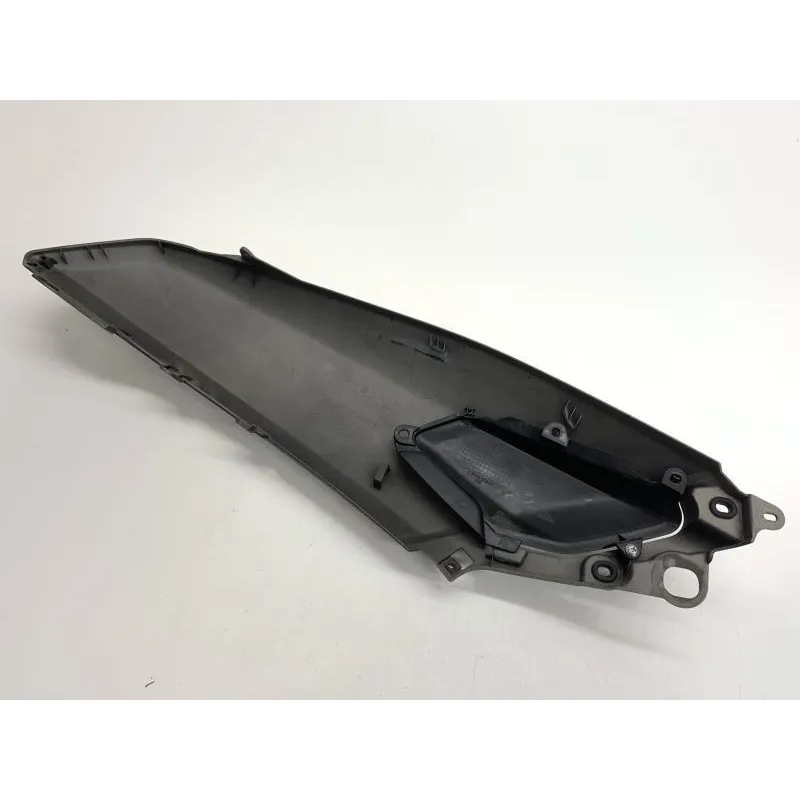 Cache carenage coque arriere gauche YAMAHA GPD 125 2015-2016 NMAX