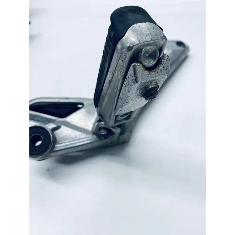 Platine arriere droite YAMAHA FZS 1000 2001-2003 FAZER