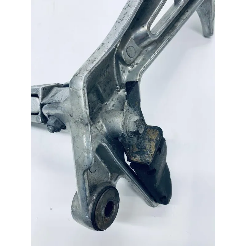 Platine arriere droite YAMAHA FZS 1000 2001-2003 FAZER