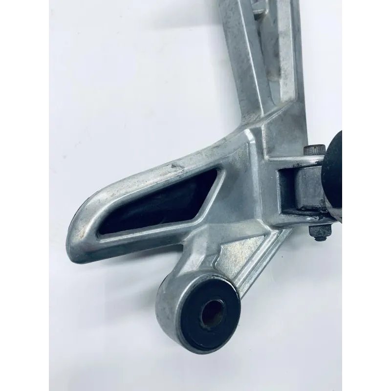 Platine arriere droite YAMAHA FZS 1000 2001-2003 FAZER