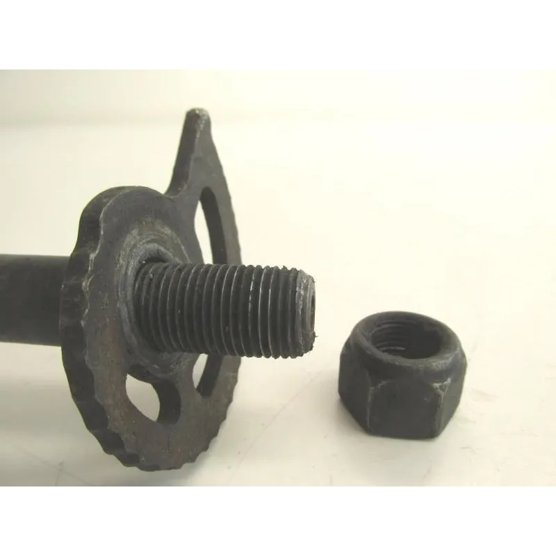 Axe de roue arriere SUZUKI DR 600 R 1986-1989