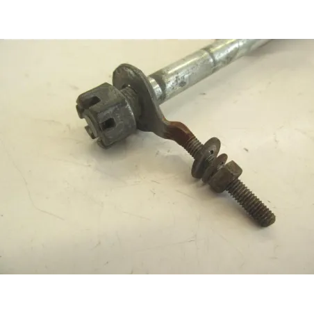 Axe de roue arriere YAMAHA TDR 50 1988-1989