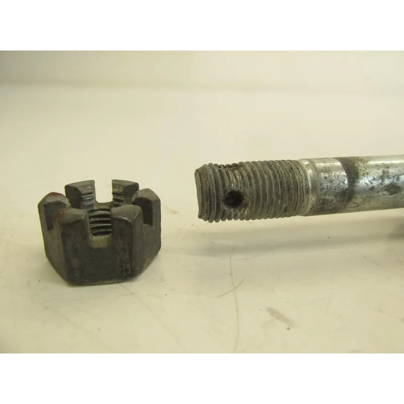 Axe de roue arriere YAMAHA TDR 50 1988-1989