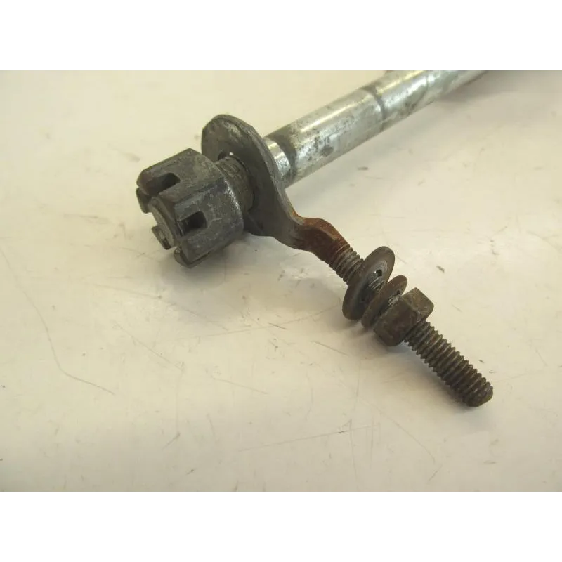 Axe de roue arriere YAMAHA TDR 50 1988-1989