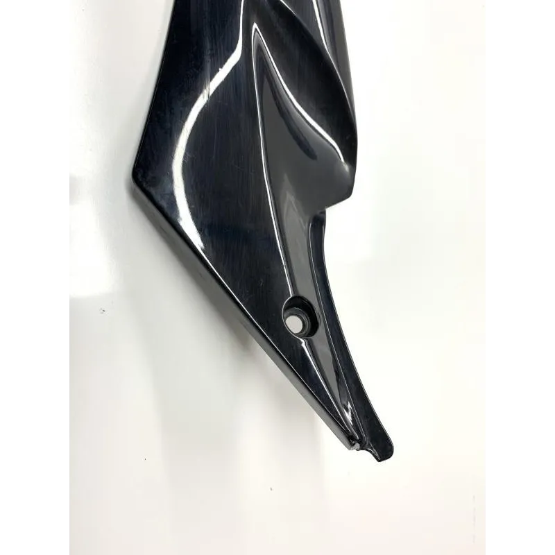 Cache carenage sous selle gauche SUZUKI GSXR 600 2006-2007
