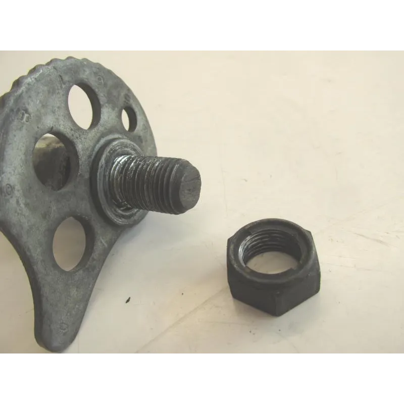 Axe de roue arriere YAMAHA TW 125 1999-2001