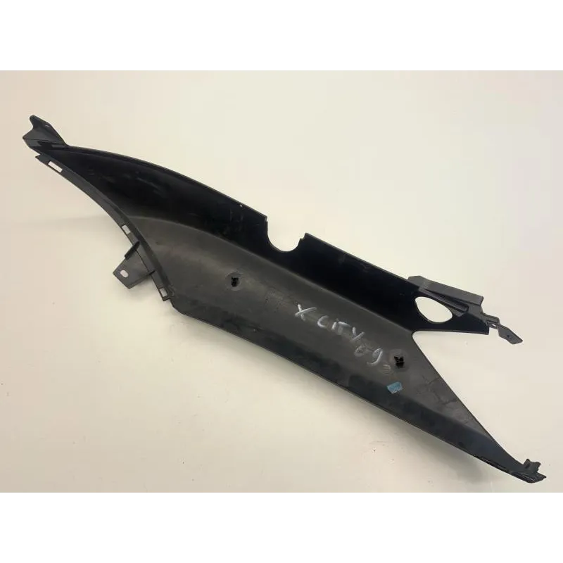 Cache carenage coque arriere droit YAMAHA VP 125 2008-2012 XCITY