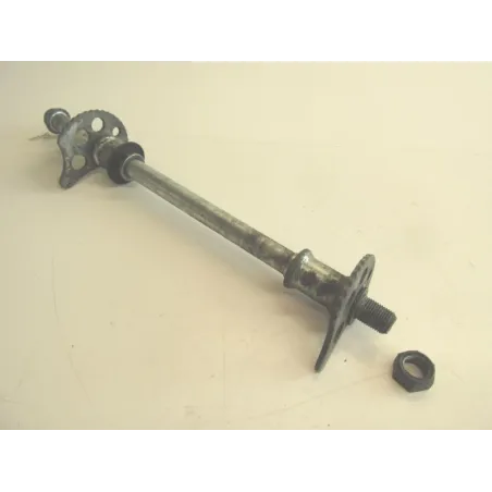 Axe de roue arriere YAMAHA TW 125 1999-2001