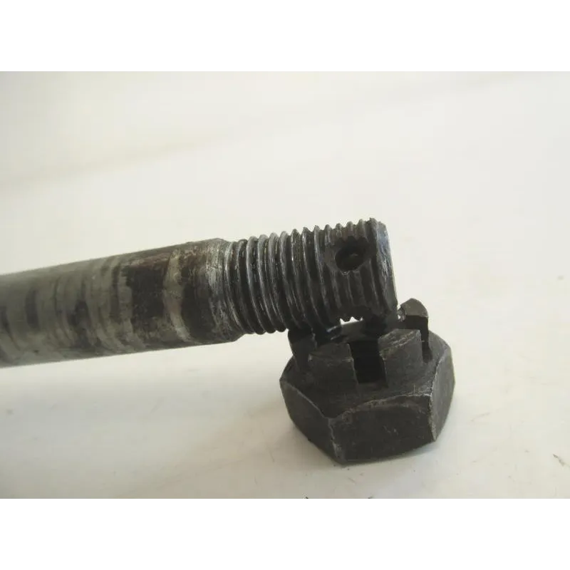 Axe de roue arriere YAMAHA DT MX 125 1980-1986