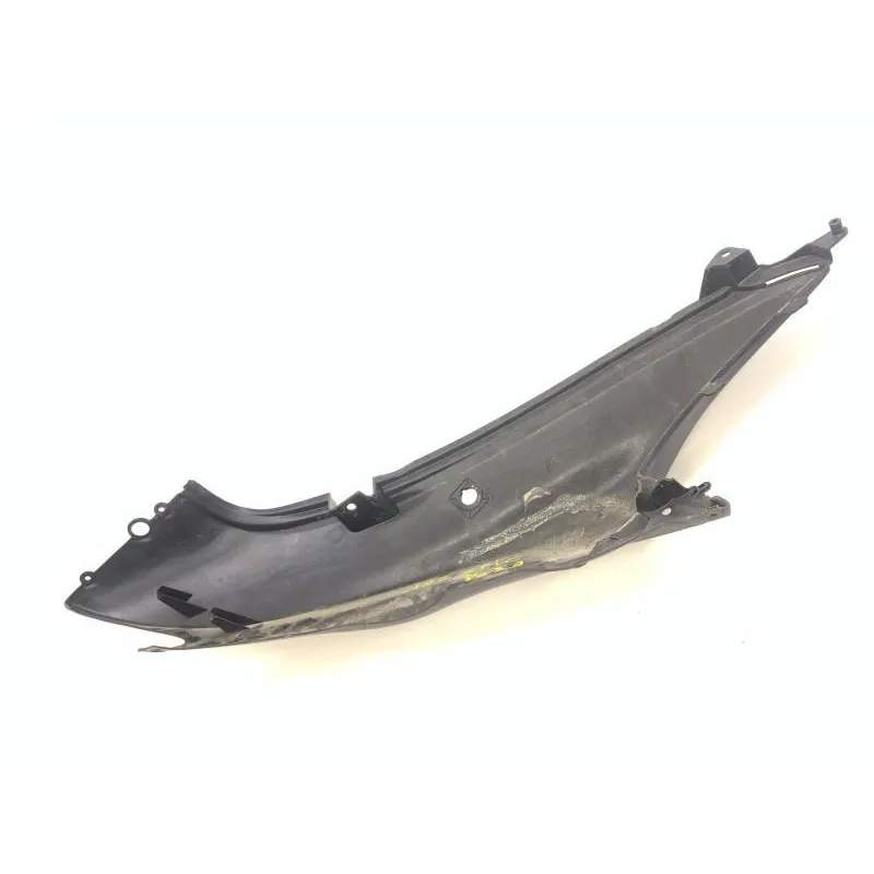 Cache carenage coque arriere gauche SUZUKI UC 125 1999-2003 EPICURO