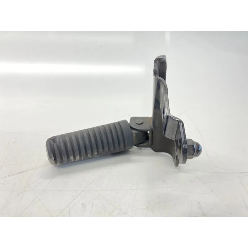 Platine et repose pieds arriere gauche YAMAHA XP 500 2005-2007 TMAX ABS
