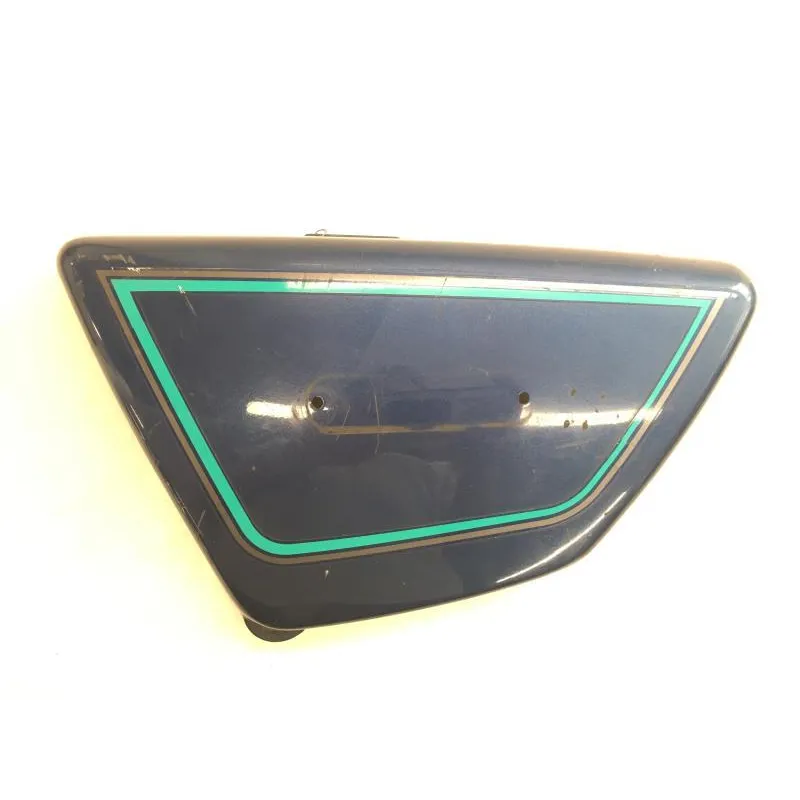 Cache carenage sous selle gauche SUZUKI GN 125 1982-1996