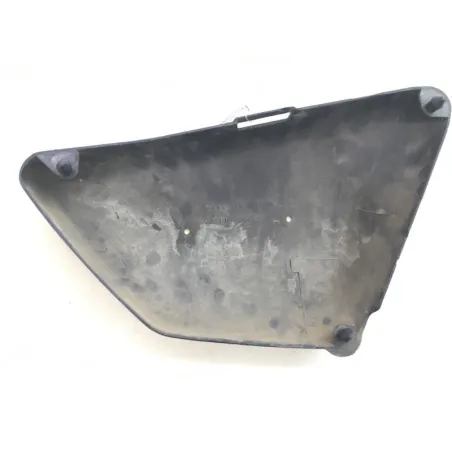 Cache carenage sous selle gauche SUZUKI GN 125 1982-1996