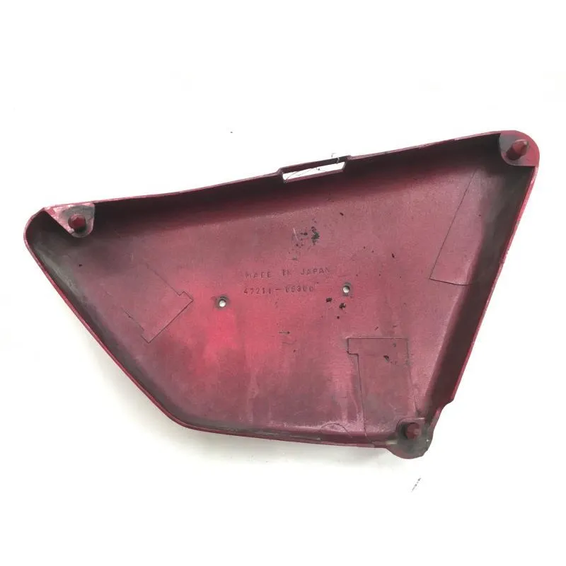 Cache carenage sous selle gauche SUZUKI GN 125 1982-1996