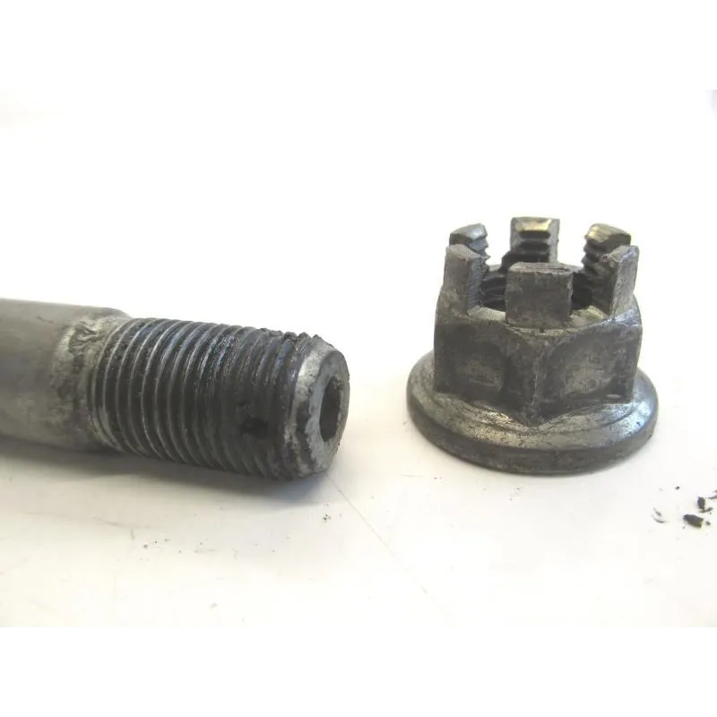 Axe de roue arriere HONDA XL 500 S 1979-1981