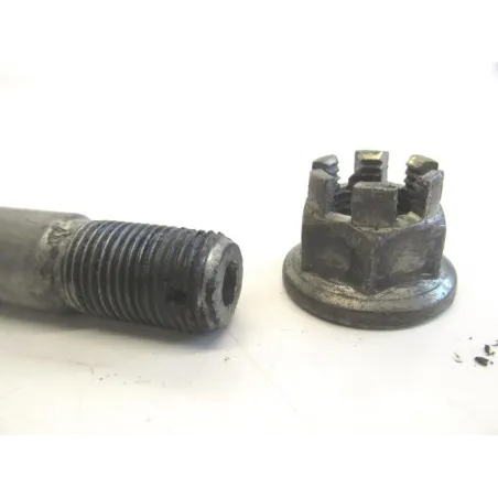 Axe de roue arriere HONDA XL 500 S 1979-1981