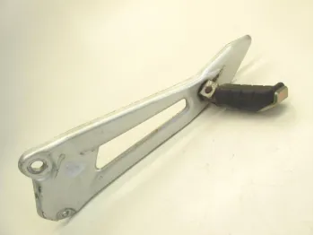 Platine et repose pieds arriere gauche YAMAHA YBR 125 2005-2006