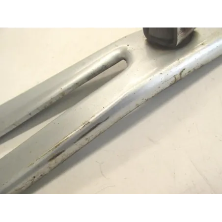 Platine et repose pieds arriere gauche YAMAHA YBR 125 2005-2006