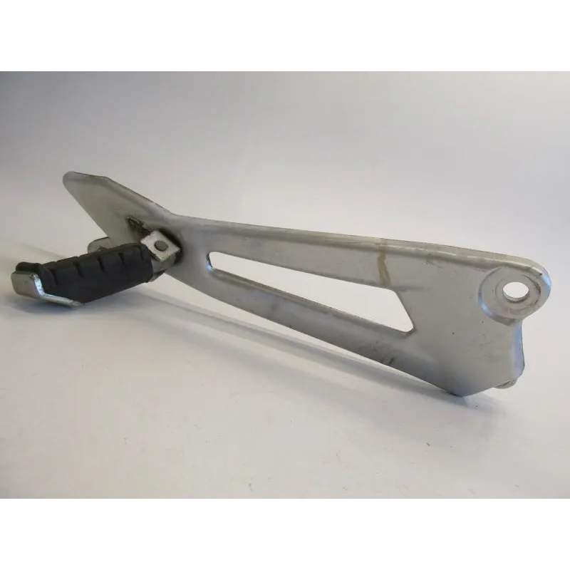 Platine et repose pieds arriere droit YAMAHA YBR 125 2005-2006