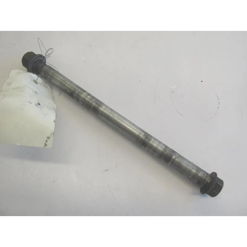 Axe de roue arriere YAMAHA YBR 125 2010-2012