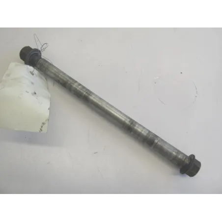 Axe de roue arriere YAMAHA YBR 125 2010-2012