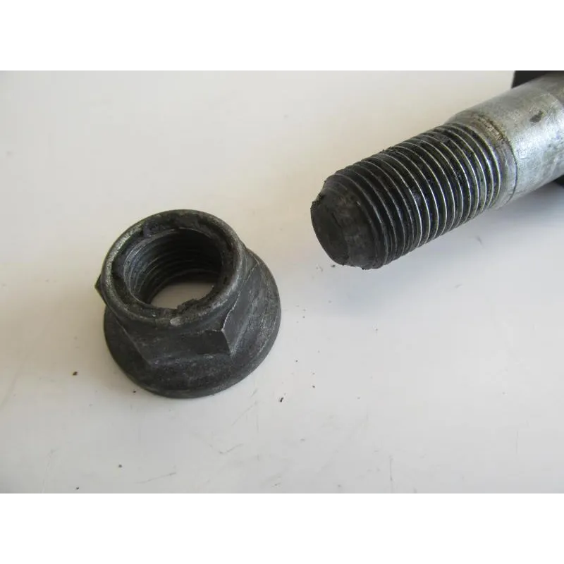 Axe de roue arriere SUZUKI VZ 800 1997-2002 MARAUDER