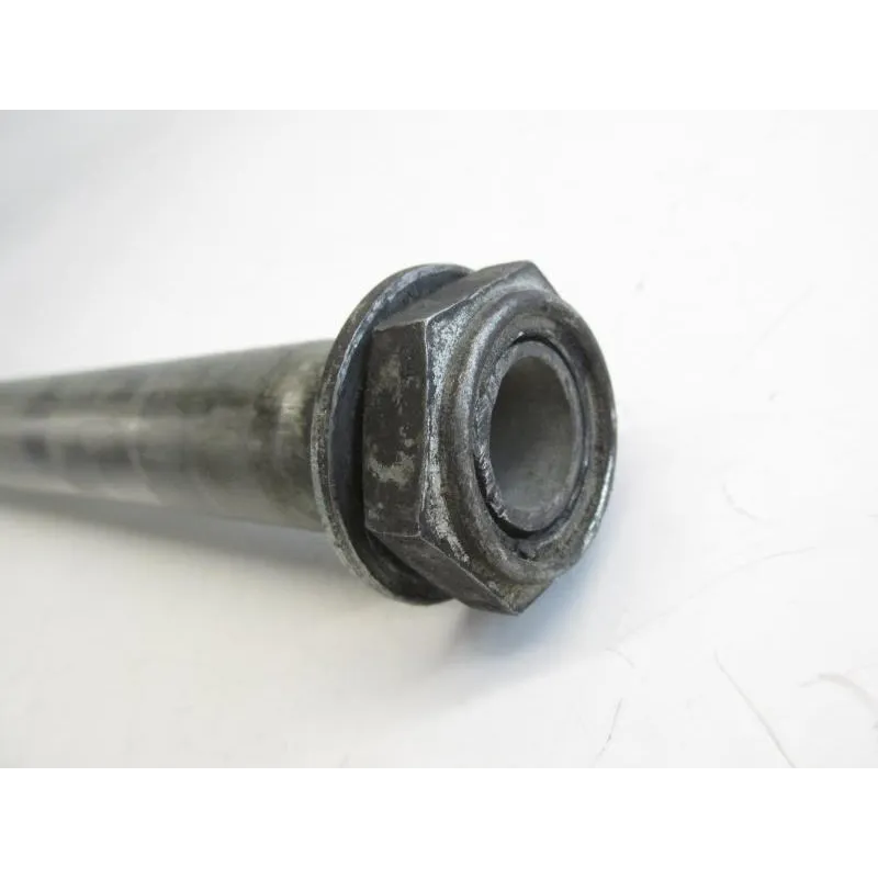 Axe de roue arriere SUZUKI GSXR 1000 2001-2002