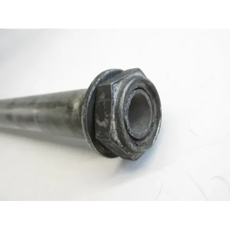 Axe de roue arriere SUZUKI GSXR 1000 2001-2002