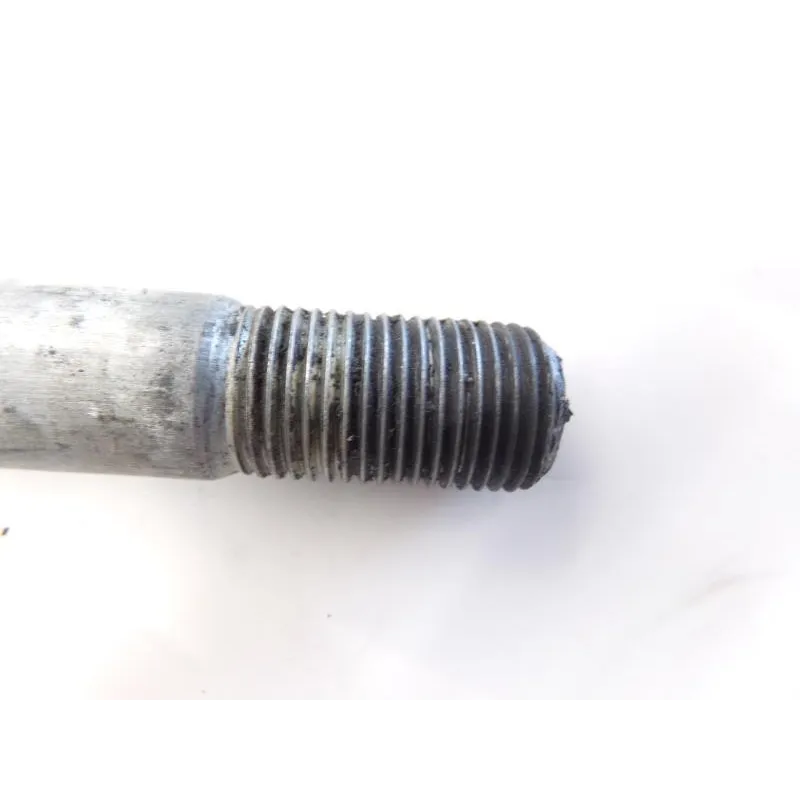 Axe de roue arriere SUZUKI GS 500 E 2001-2002
