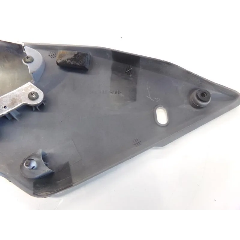 Cache carenage sous selle droit SUZUKI GSF 600 2000-2004 BANDIT N