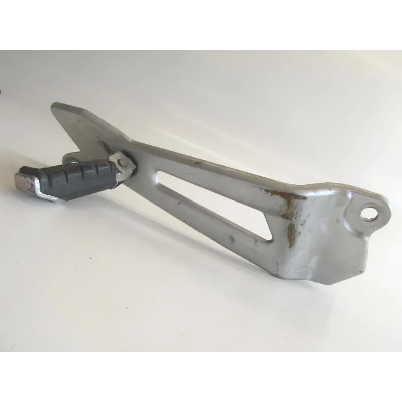 Platine et repose pieds arriere droit YAMAHA YBR 125 2010-2012