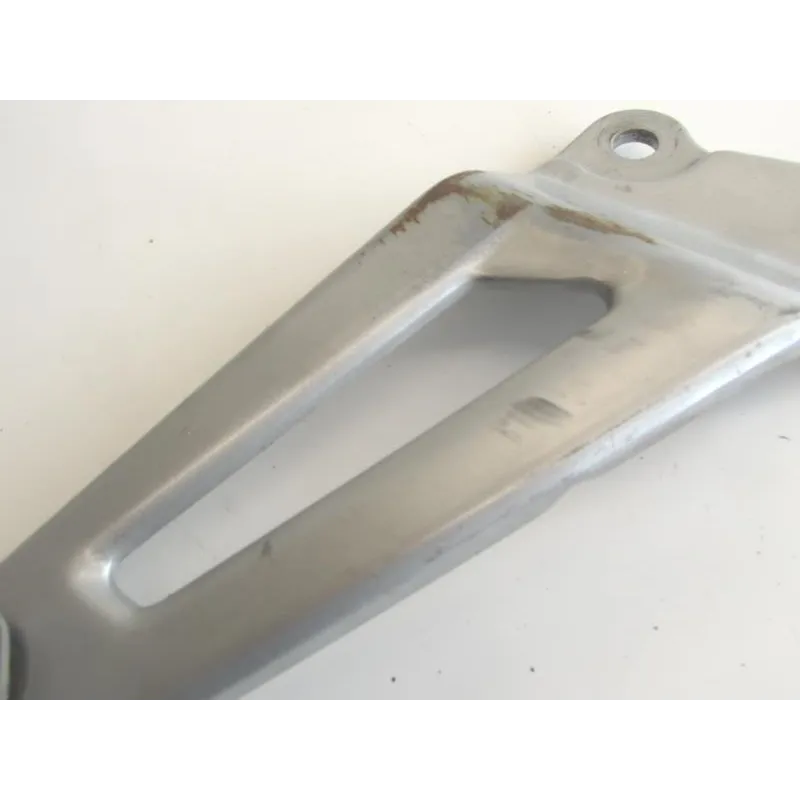 Platine et repose pieds arriere droit YAMAHA YBR 125 2010-2012