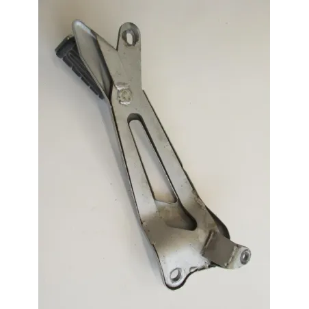 Platine et repose pieds arriere droit YAMAHA YBR 125 2010-2012