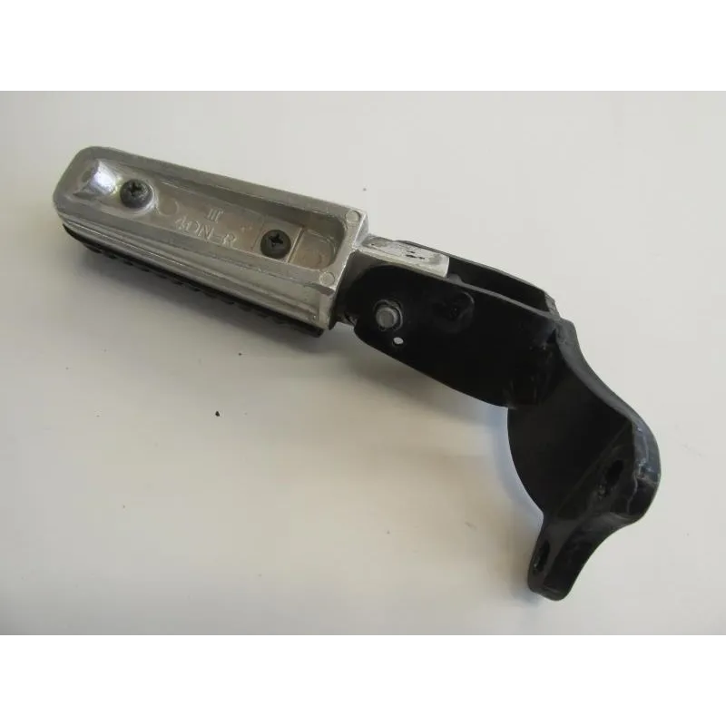 Platine et repose pieds arriere droit YAMAHA YPR 125 2006-2009 XMAX