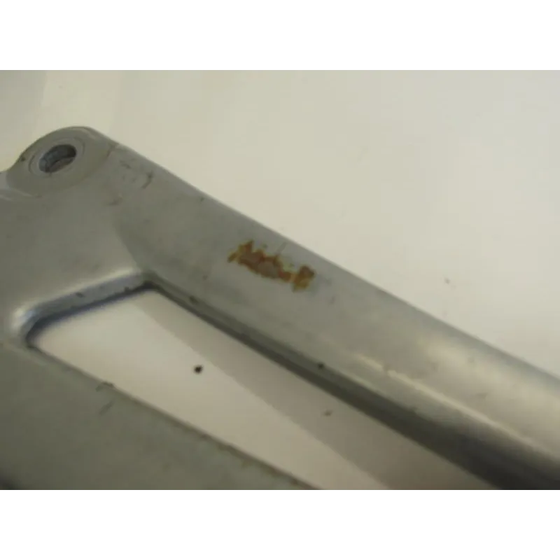 Platine et repose pieds arriere gauche YAMAHA YBR 125 2010-2012