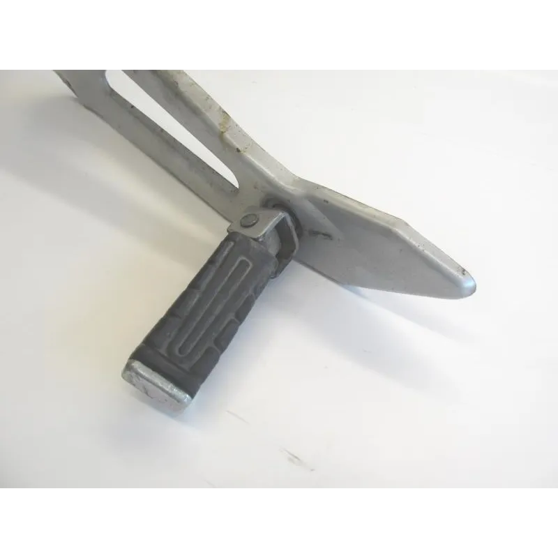 Platine et repose pieds arriere gauche YAMAHA YBR 125 2010-2012