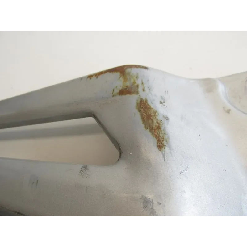 Platine et repose pieds arriere droit YAMAHA YBR 125 2010-2012