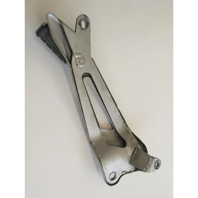Platine et repose pieds arriere droit YAMAHA YBR 125 2010-2012