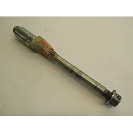 Axe de roue avant YAMAHA YBR 125 2010-2012