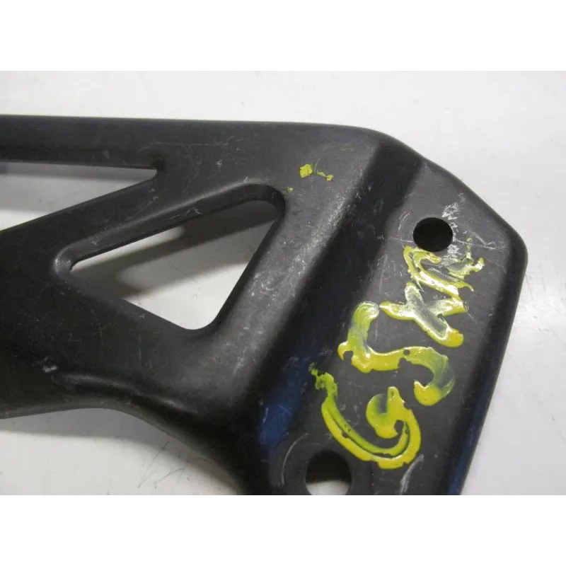 Protection repose pied droit SUZUKI GSXR 1000 2001-2002