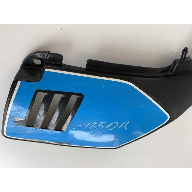 Cache carenage sous selle droit SUZUKI DR 125 S 1990-1993